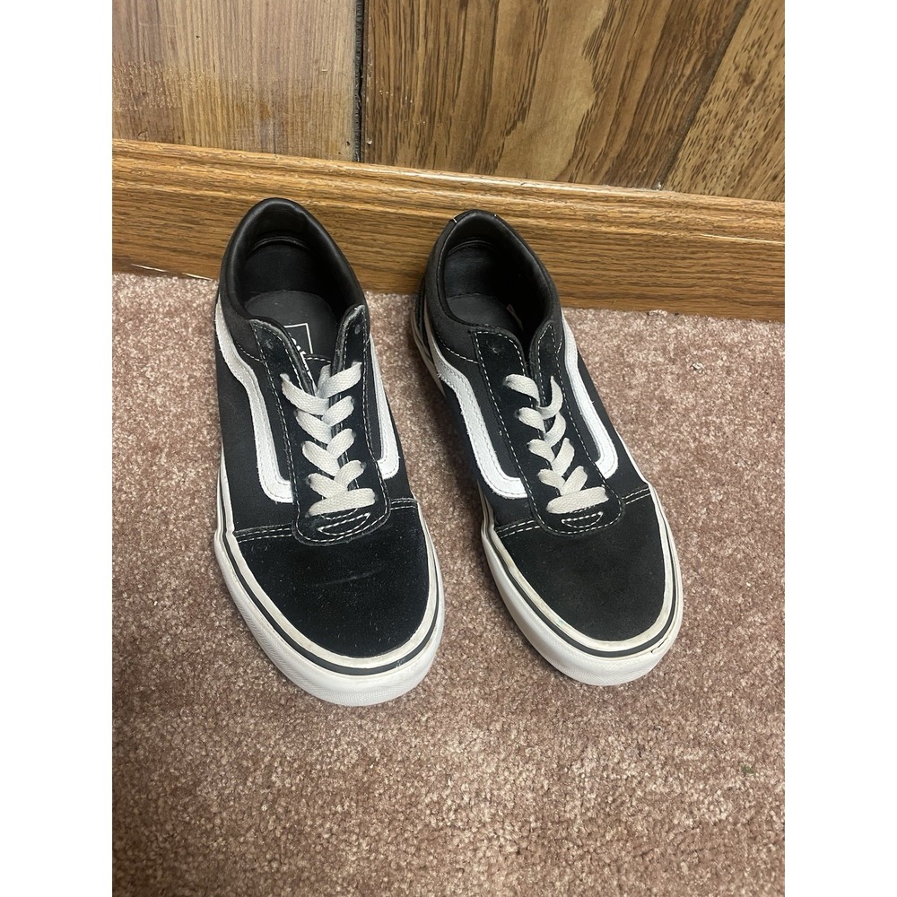Vans Youth Old Skool Low Youth Size 2.5 Black White Lace Up Shoes Skate Sneakers